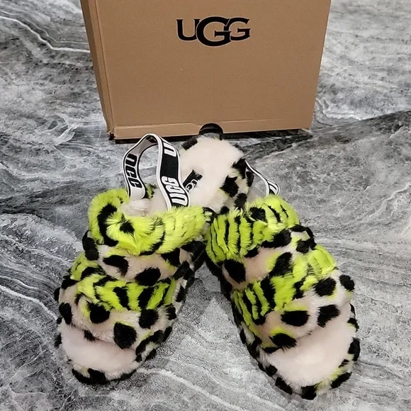 NWT Women's Size 8 UGG Fuzzy Slides - Picture 1 of 7